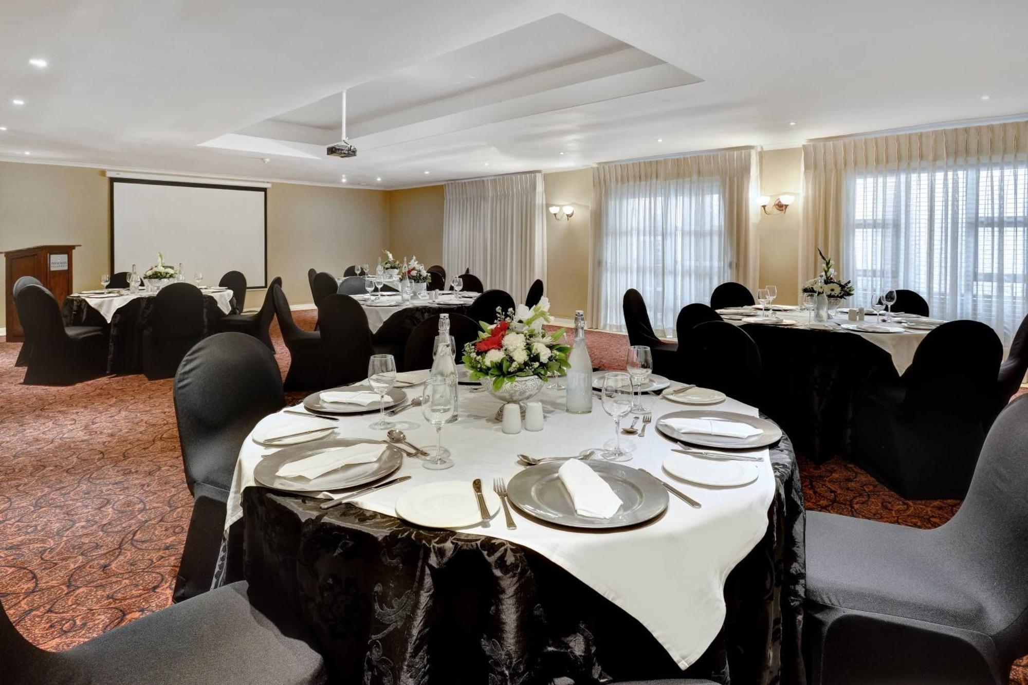 Protea Hotel By Marriott Nelspruit Mbombela Extérieur photo