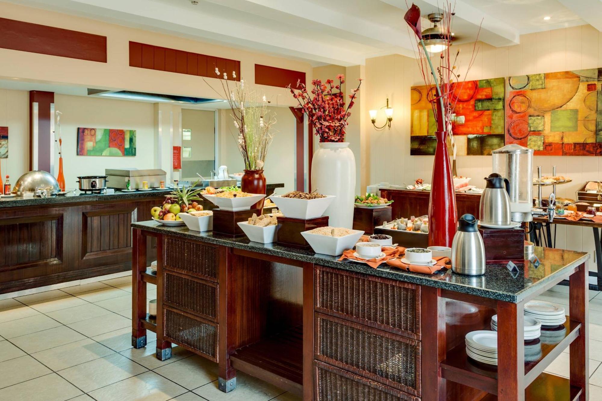 Protea Hotel By Marriott Nelspruit Mbombela Extérieur photo